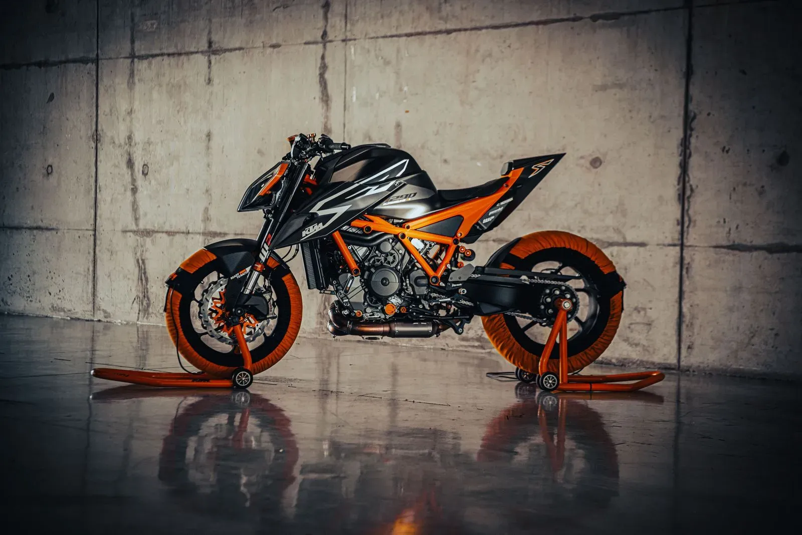 KTM 1290 Super Duke R EVO