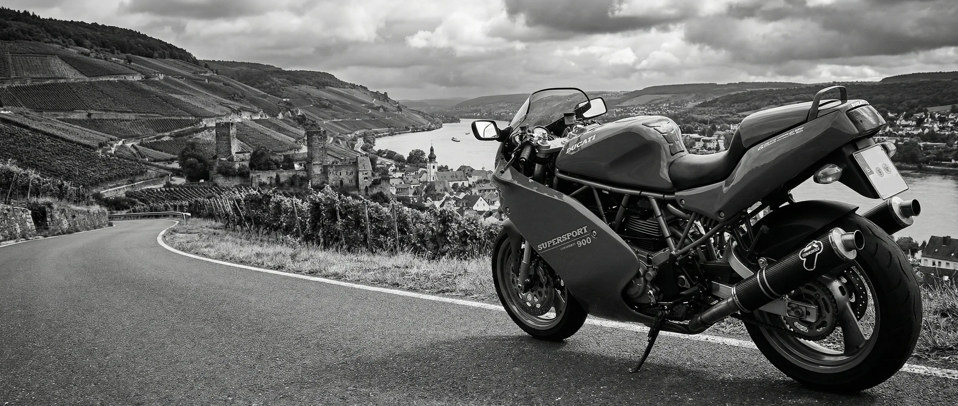 Ducati 900 SS in the motoko fleet